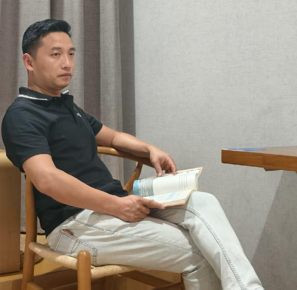 江剑（国瓷红叶画院高级画师）