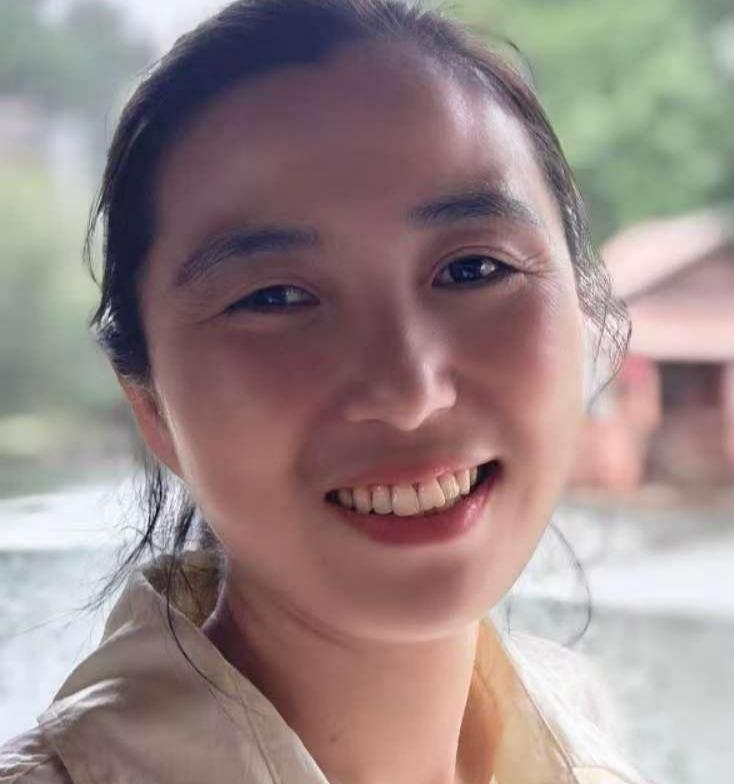 吴婷婷（国瓷红叶画院副秘书长）
